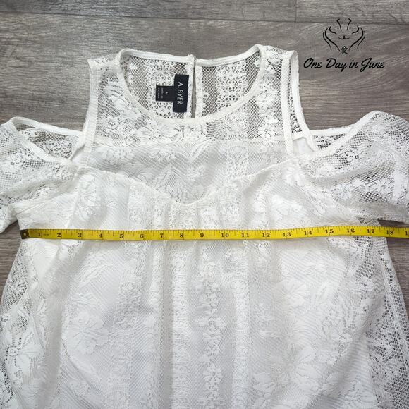 A. Byer Cold Shoulder Top Size M - Picture 2 of 5